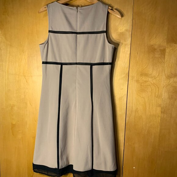 Worthington Beige with Black Mesh inserts dress, size 6 - Picture 4 of 4